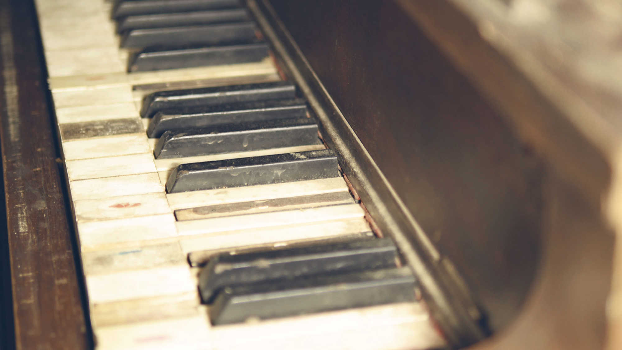 An old piano.
